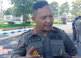 Dapat Perintah Pj Bupati Jombang, Kabid Limas Satpol PP Tancap Gas Temui Pendemo