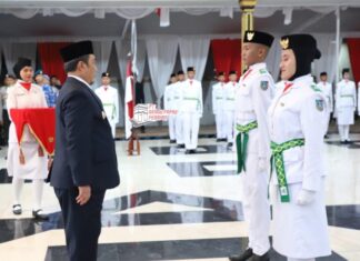 Pj Bupati Jombang Kukuhkan 73 Anggota Paskibraka HUT RI Ke-79