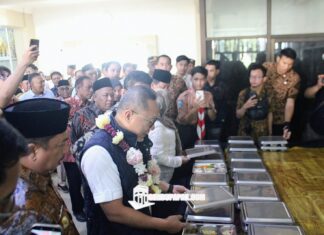 Zulkifli Hasan Kunjungi Sekolah Di Jombang, Percepat Program MBG
