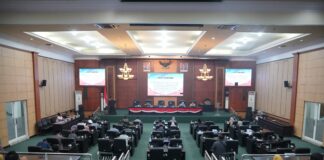 Bupati Jombang Sampaikan Nota Penjelasan Raperda Pertanggungjawaban APBD 2025 di Paripurna DPRD