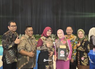 Yuliati Bawa Batik Jombang Tembus Tiga Terbaik