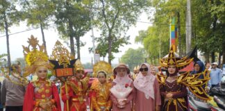 Meriahkan HUT ke-68, Pawai Budaya SMPN 2 Jombang Tanamkan Nilai Kebhinekaan